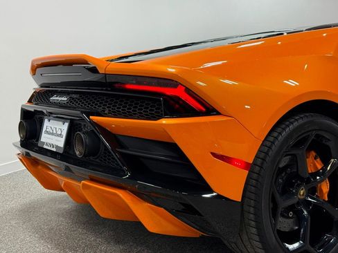 Used 2021 Lamborghini Huracan EVO image 26