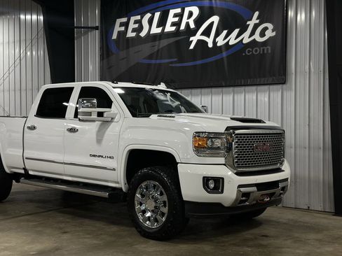 Used 2017 GMC Sierra 2500 Denali w/ Duramax Plus Package image 3