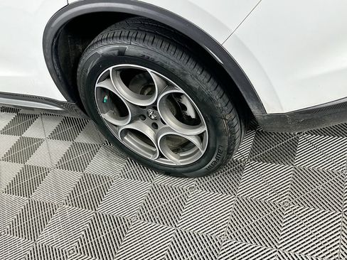 Used 2023 Alfa Romeo Stelvio Ti AWD/4WD image 40