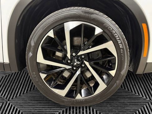 Used 2023 Mitsubishi Outlander SE image 12