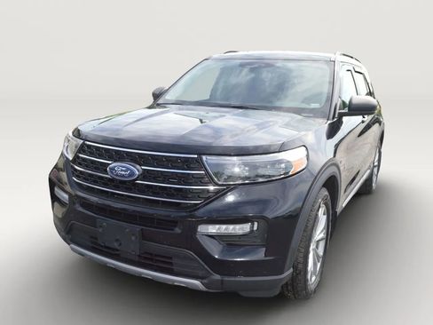 Used 2020 Ford Explorer XLT w/ Equipment Group 202A AWD/4WD image 2
