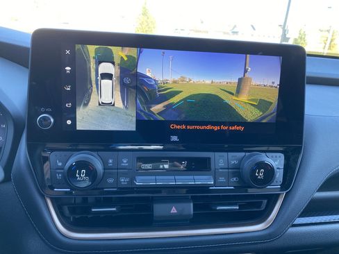 Used 2024 Toyota Grand Highlander AWD Hybrid image 17