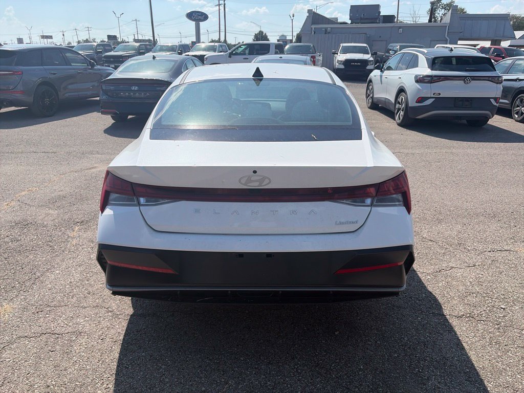 Used 2025 Hyundai Elantra Limited FWD image 5