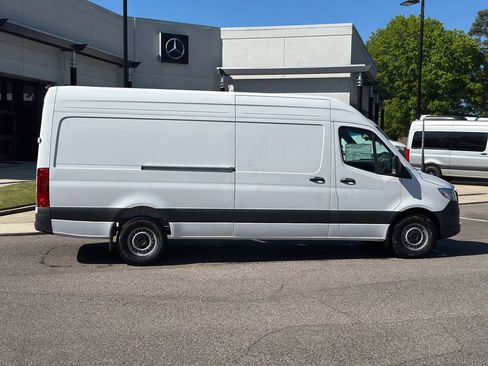 New 2025 Mercedes-Benz Sprinter 2500 image 11