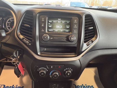 Used 2018 Jeep Cherokee Latitude image 16