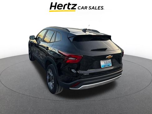 Used 2025 Chevrolet Trax LT image 4