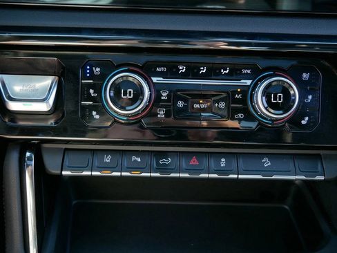 Used 2024 GMC Sierra 3500 AT4 w/ AT4 Premium Plus Package image 26