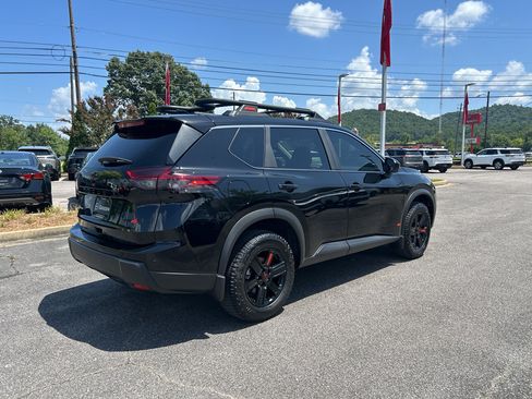 Certified 2025 Nissan Rogue SV AWD/4WD image 3