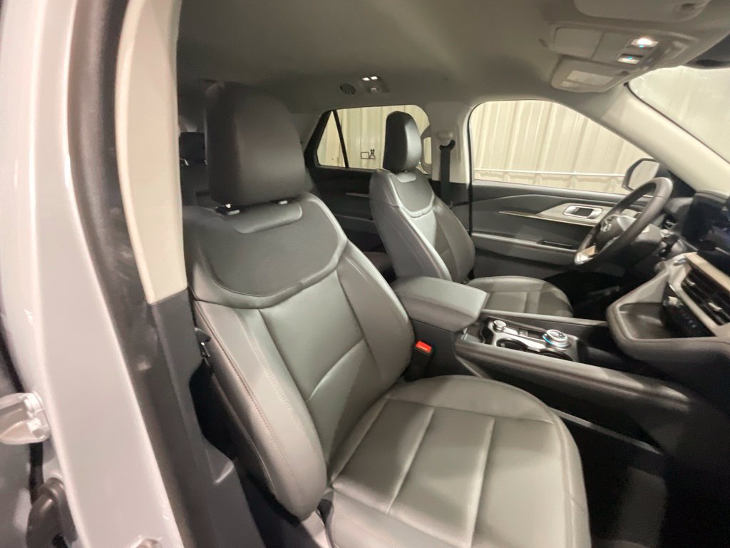 Used 2026 Ford Explorer Active w/ Active Comfort Package RWD image 14