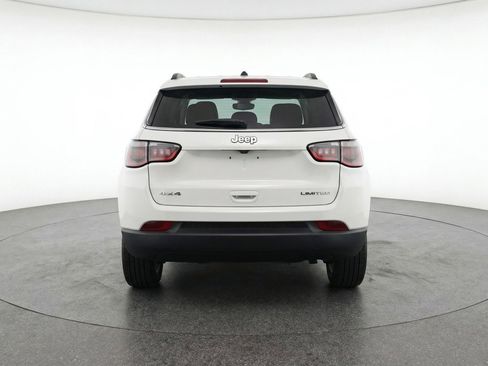 Used 2025 Jeep Compass Latitude image 7