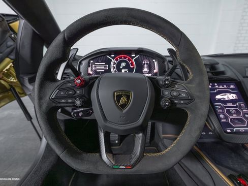 Used 2025 Lamborghini Revuelto image 28
