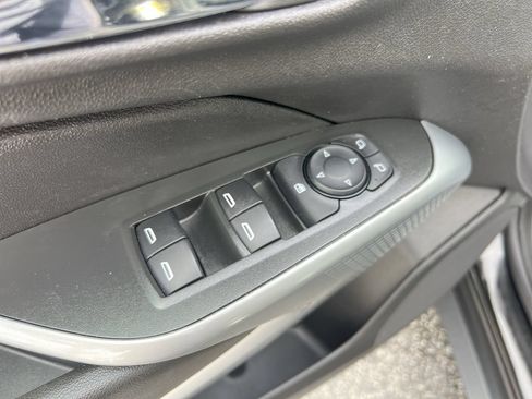 Used 2025 Chevrolet Trax LS FWD image 15