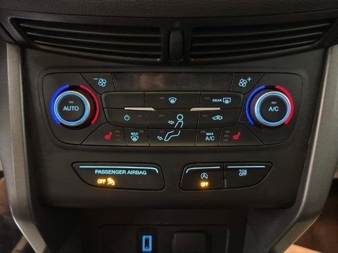 Certified 2018 Ford Escape SE FWD image 5