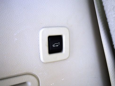 Used 2017 Ford Expedition XLT w/ Equipment Group 202A RWD image 12