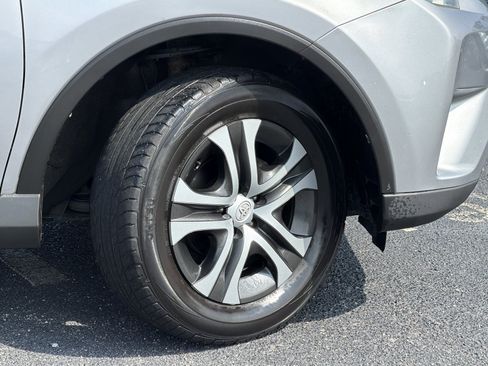 Used 2016 Toyota RAV4 LE FWD image 5