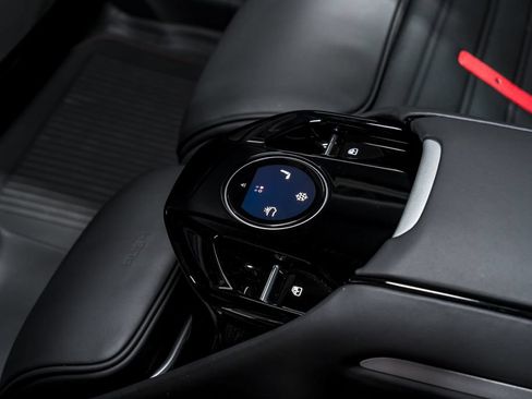 Used 2024 Ferrari Purosangue AWD/4WD image 28