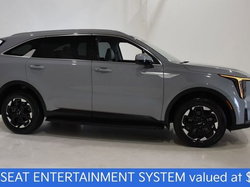 Certified 2025 Kia Sorento S AWD/4WD image 3