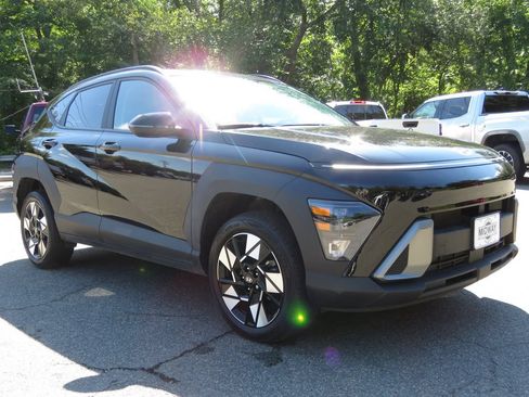 Used 2024 Hyundai Kona SEL AWD/4WD image 3