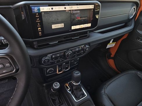 New 2026 Jeep Gladiator Sport AWD/4WD image 17