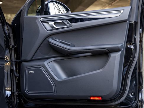 Certified 2025 Porsche Macan image 51