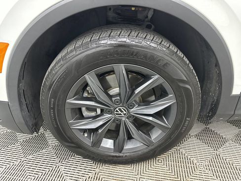 Used 2023 Volkswagen Tiguan SE FWD image 12