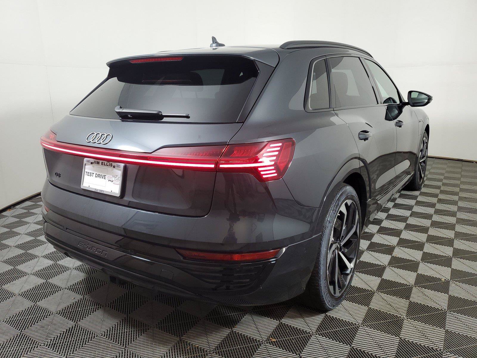 Used 2024 Audi Q8 e-tron Premium Plus w/ Premium Plus Package AWD/4WD image 6