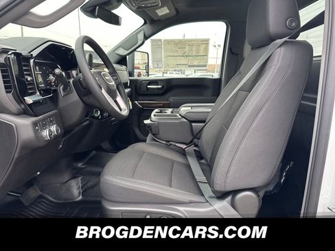 New 2026 GMC Sierra 3500 SLE w/ SLE Convenience Package image 5
