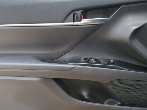 Used 2019 Toyota Camry SE FWD image 11