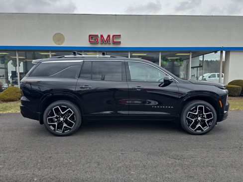 New 2026 Chevrolet Traverse High Country w/ LPO, Floor Liner Package AWD/4WD image 2