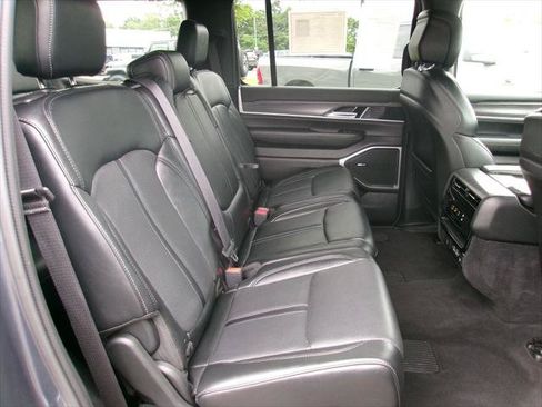 Certified 2024 Jeep Wagoneer Series II w/ Flexible Seating Group AWD/4WD image 9