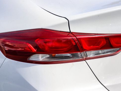 Used 2017 Hyundai Elantra SE w/ SE A/T Tech Package 03 image 8