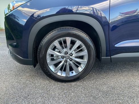 Used 2025 Toyota Grand Highlander AWD image 35