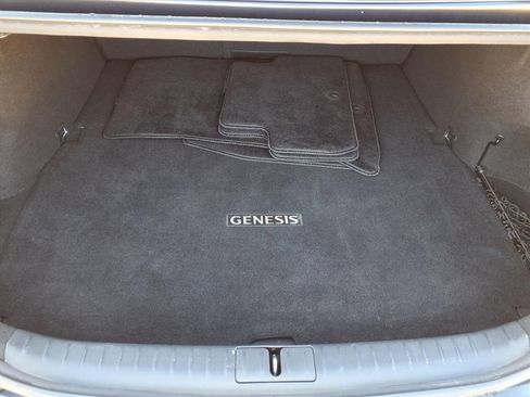 Used 2024 Genesis G70 2.5T RWD image 30