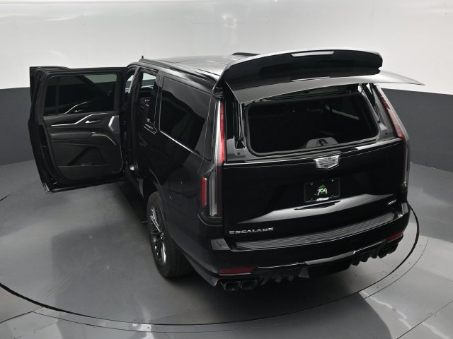 Used 2024 Cadillac Escalade ESV V w/ Heavy-Duty Trailer Package AWD/4WD image 30
