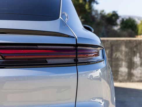 Certified 2025 Porsche Cayenne Coupe image 20