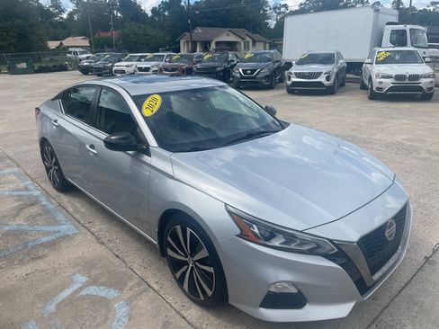 Used 2020 Nissan Altima 2.5 SR w/ Premium Package FWD image 4