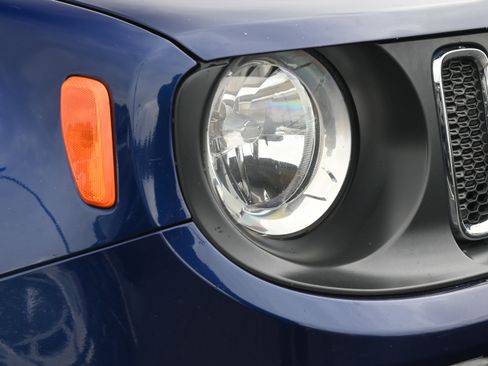 Used 2018 Jeep Renegade Latitude image 12