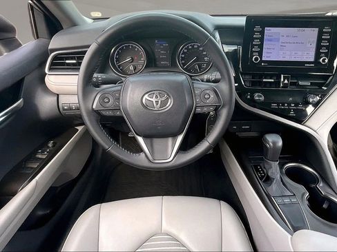 Used 2023 Toyota Camry SE image 8