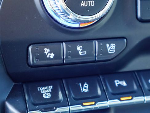 Used 2021 GMC Sierra 3500 Denali w/ Denali Black Diamond Edition image 7