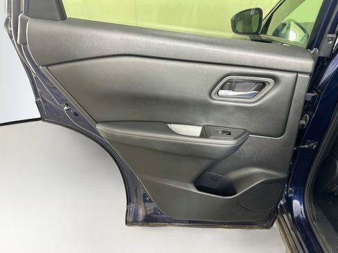 Used 2024 Nissan Rogue SV FWD image 25