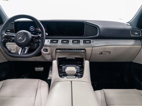 Used 2024 Mercedes-Benz GLS 450 4MATIC image 27