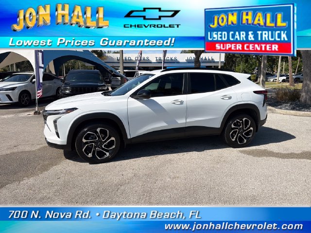Used 2025 Chevrolet Trax RS w/ Driver Confidence Package FWD image 3