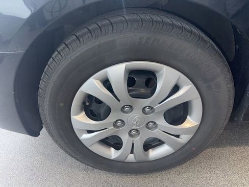 Used 2010 Hyundai Elantra GLS FWD image 5