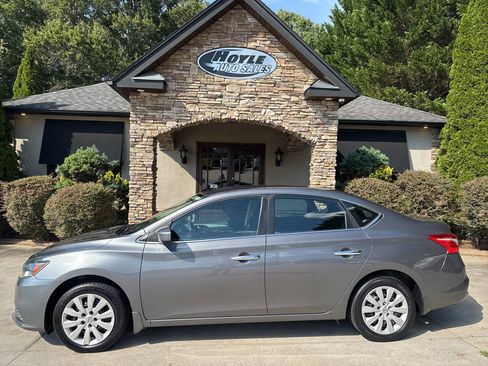 Used 2017 Nissan Sentra S FWD image 1