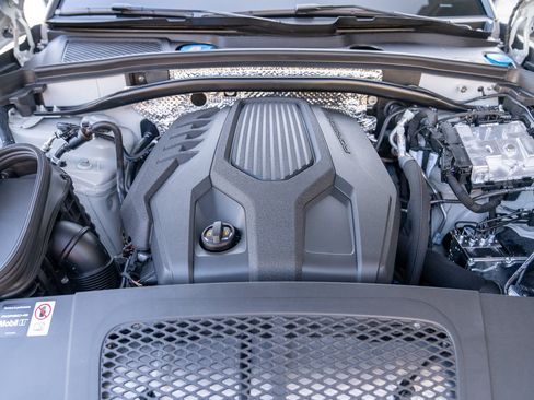 Certified 2026 Porsche Macan AWD/4WD image 30