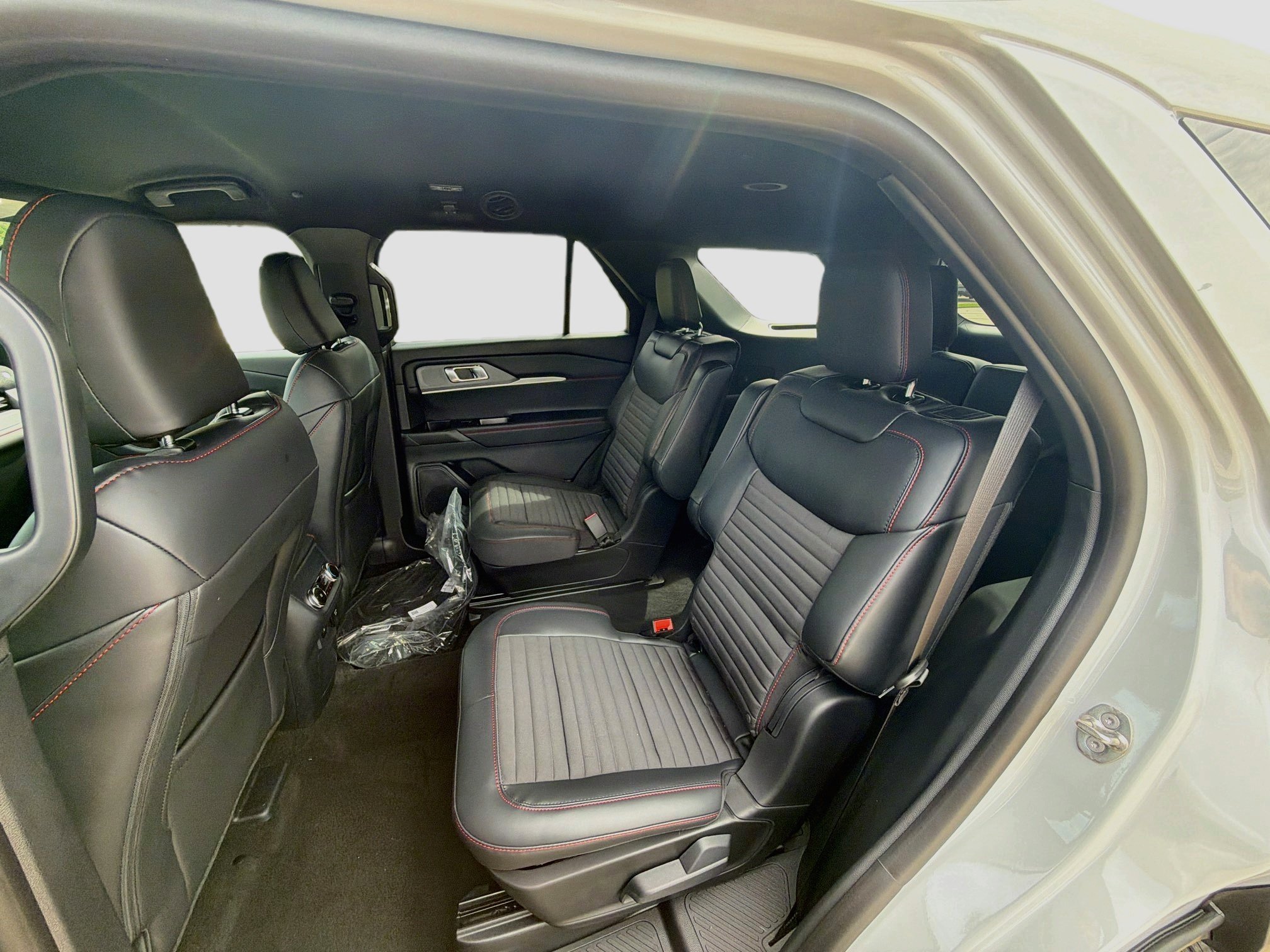 New 2027 Ford Explorer ST-Line w/ Premium Package RWD image 17