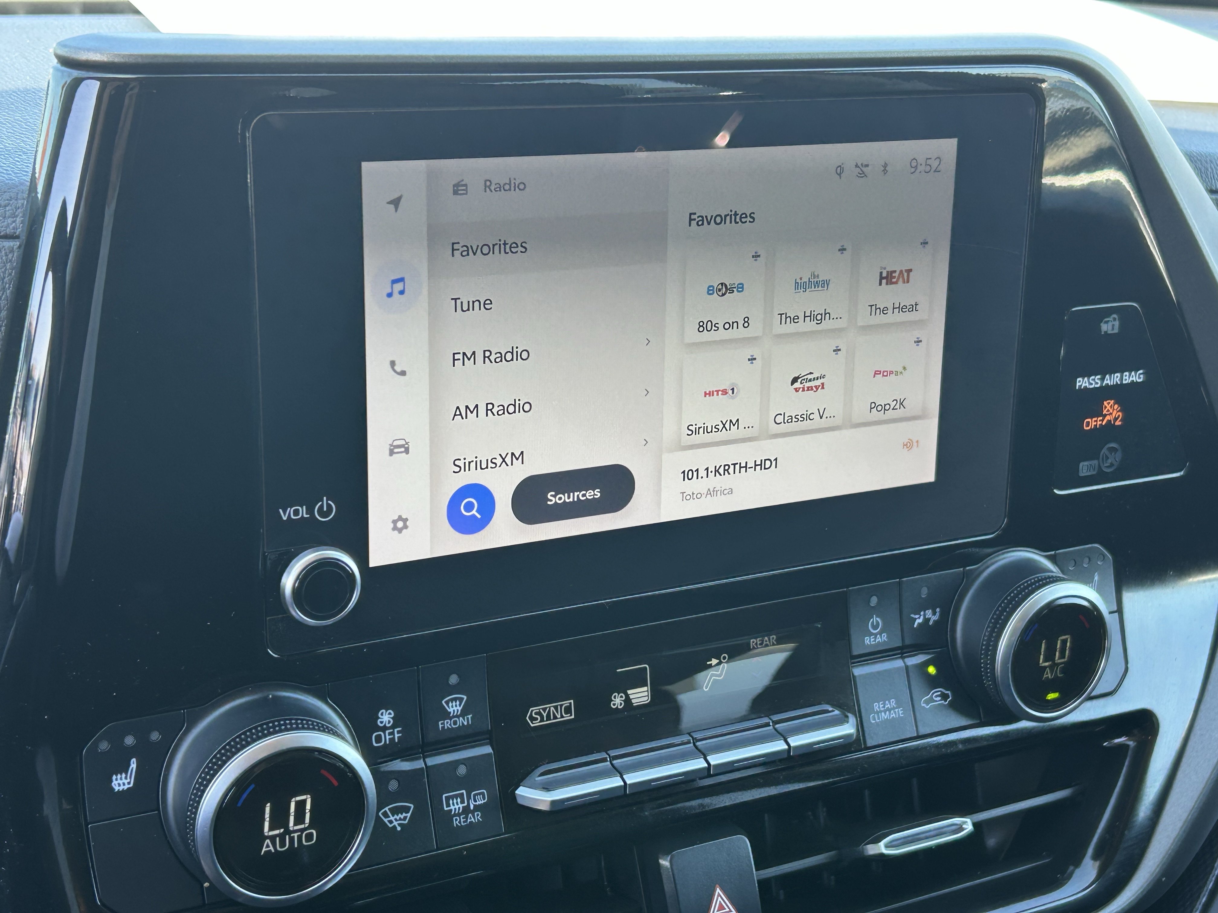 Used 2023 Toyota Highlander XLE FWD image 21
