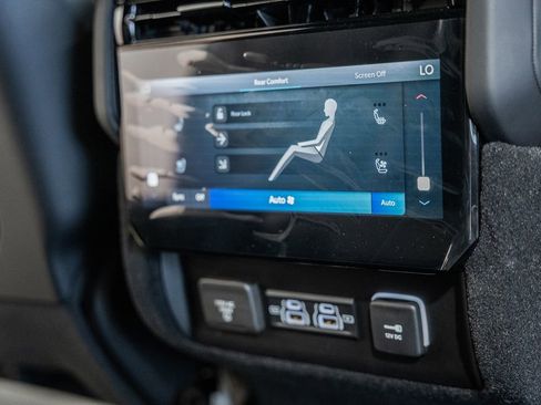 New 2024 Jeep Grand Wagoneer Series III w/ HD Trailer Tow Package image 38