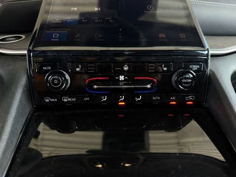 Used 2023 Jeep Grand Cherokee Limited w/ Black Appearance Package RWD image 19