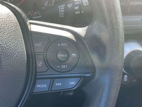 Used 2019 Toyota RAV4 LE FWD image 21